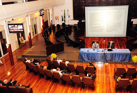 Auditório Pedro Ribeiro Tavares durante os debates
