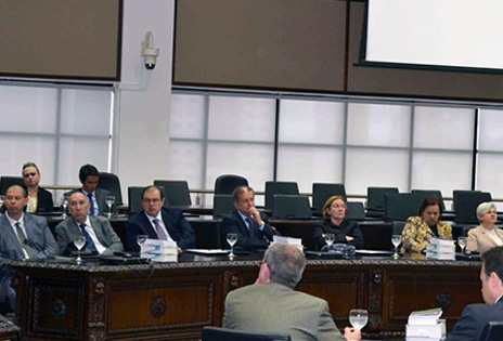 Autoridades dos três tribunais, além de professores, reuniram-se para o primeiro encontro das Escolas Judiciais do Paraná