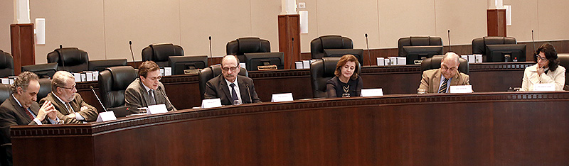 Foto dos palestrantes e demais integrantes da mesa de abertura do evento