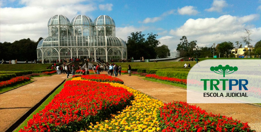 Jardim Botânico, Curitiba-PR. Foto: Pixabay. Sobreposta, a logo da Escola Judicial do TRT-PR