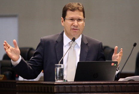 Foto: O advogado Mauro de Azevedo Menezes, da Abrea 