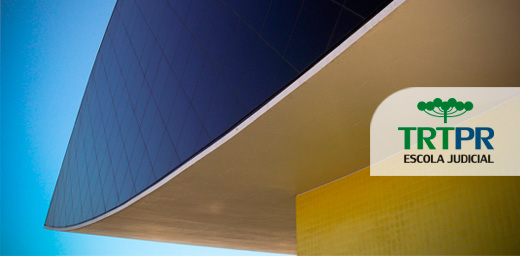 Museu Oscar Niemeyer, Curitiba-PR. Foto: Pixabay. Sobreposta, a logo da Escola Judicial do TRT-PR