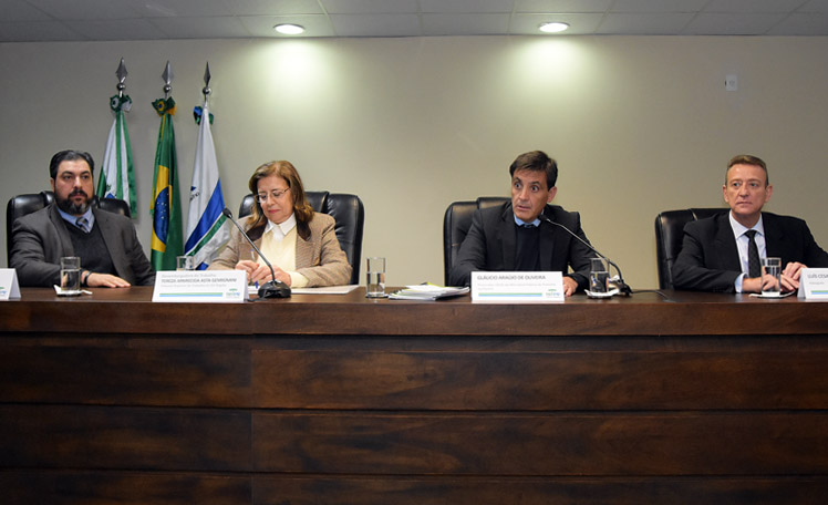 Foto advogado André Passos, desembargadora Tereza Aparecida Asta Gemignani, procurador Gláucio Araújo de Oliveira, e adovogado Luis Cesar Esmanhotto