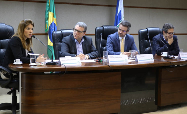 Advogada Karina Zucoloto e professores Ingo Wolfgang Sarlet, Flávio Pansieri e Roberto Baptista Dias da Silva