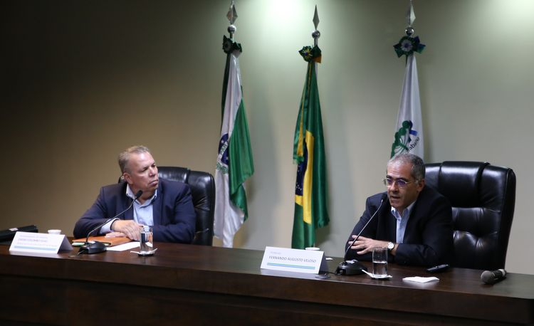 Foto: Desembargador Cassio Colombo Filho e Professor Fernando Augusto Veloso Ramos