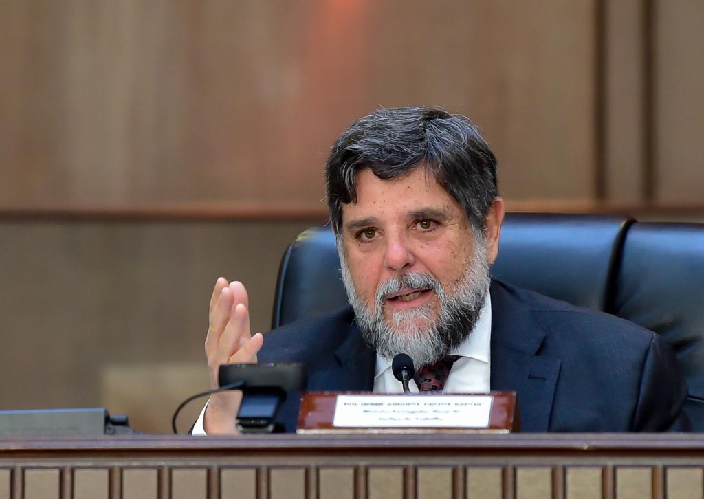 Foto. ministro Guilherme Augusto Caputo Bastos, durante sessão de leitura da ata da correição ordinária no Tribunal