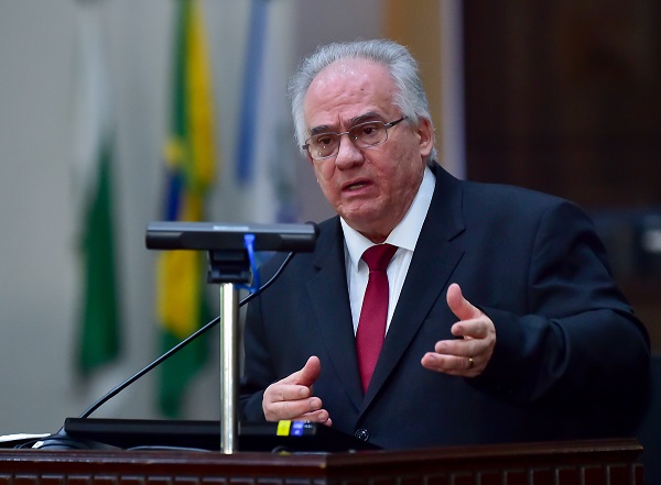 Imagem: Foto do ministro do TST Maurício Godinho Delgado em conferência no Plenário Pedro Ribeiro Tavares, no TRT-PR (arquivo JPG)