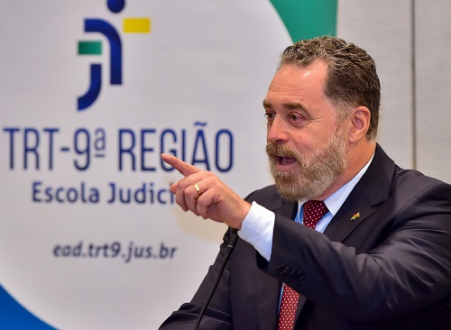 Imagem: Ministro Evandro Pereira Valadão Lopes durante sua fala no evento. (arquivo JPG)